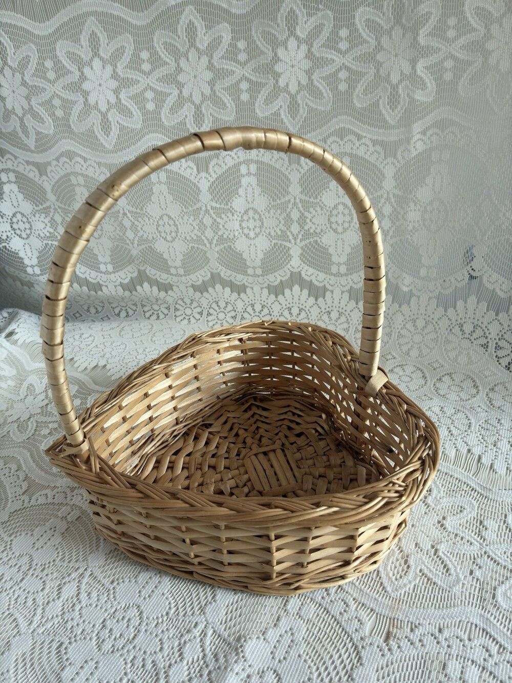Vtg Heart Shaped Wicker Handle Woven Boho Cottagecore Coquette Feminine Romance